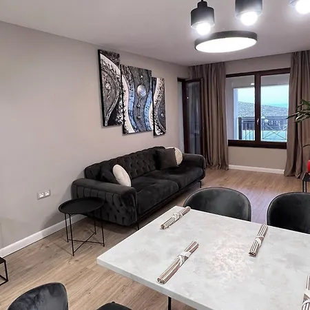 Golden Nelly First Line