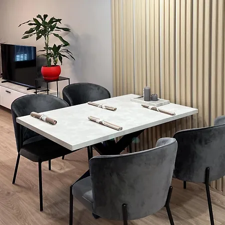 Golden Nelly First Line Apartment