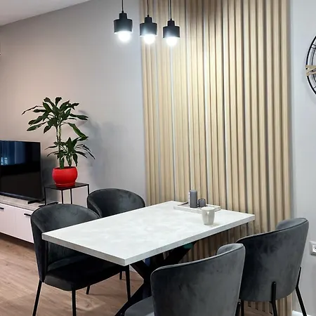 Apartman Golden Nelly First Line *
